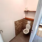 Bright House With Garden בית נופש