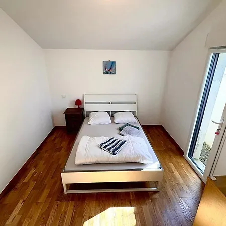 Hébergement de vacances Bright House With Garden