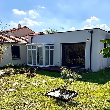 Bright House With Garden Дом отдыха Сен-Себастьян-Сюр-Луар