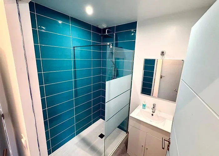 Hébergement de vacances Bright House With Garden *